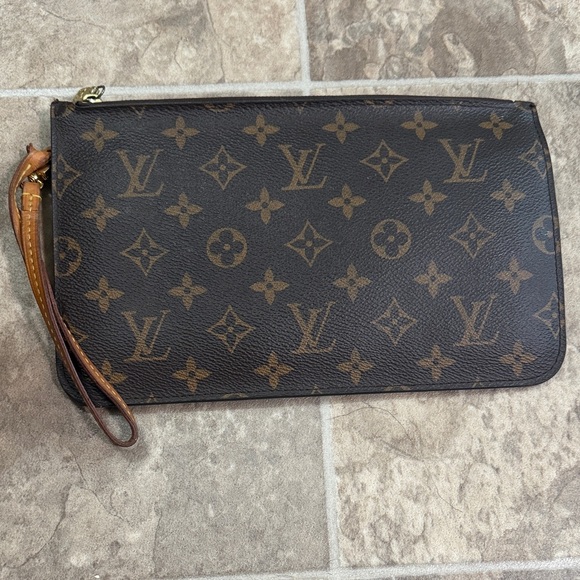 Authentic used 2015 Louis Vuitton Neverfull MM – Monogram Canvas